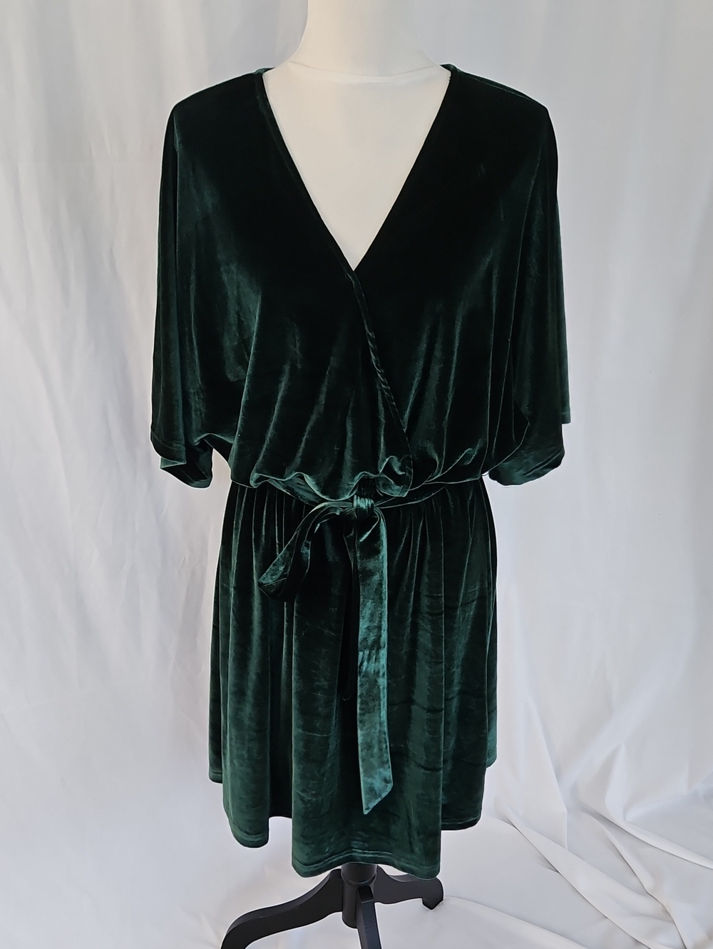 Women's Kohl's Flutter Sleeve Tie Waist Velvet Dress Size XL